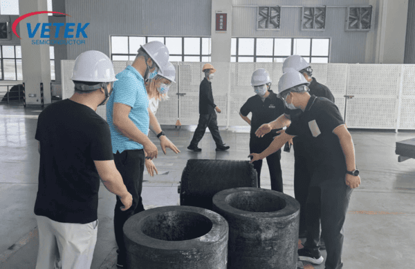 Veteksemicon の炭素繊維製品工場を訪問するお客様を歓迎します