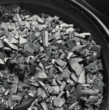 SiC 成長の目に見えないボトルネック: 7N バルク CVD SiC 原料が従来の粉末に取って代わられる理由