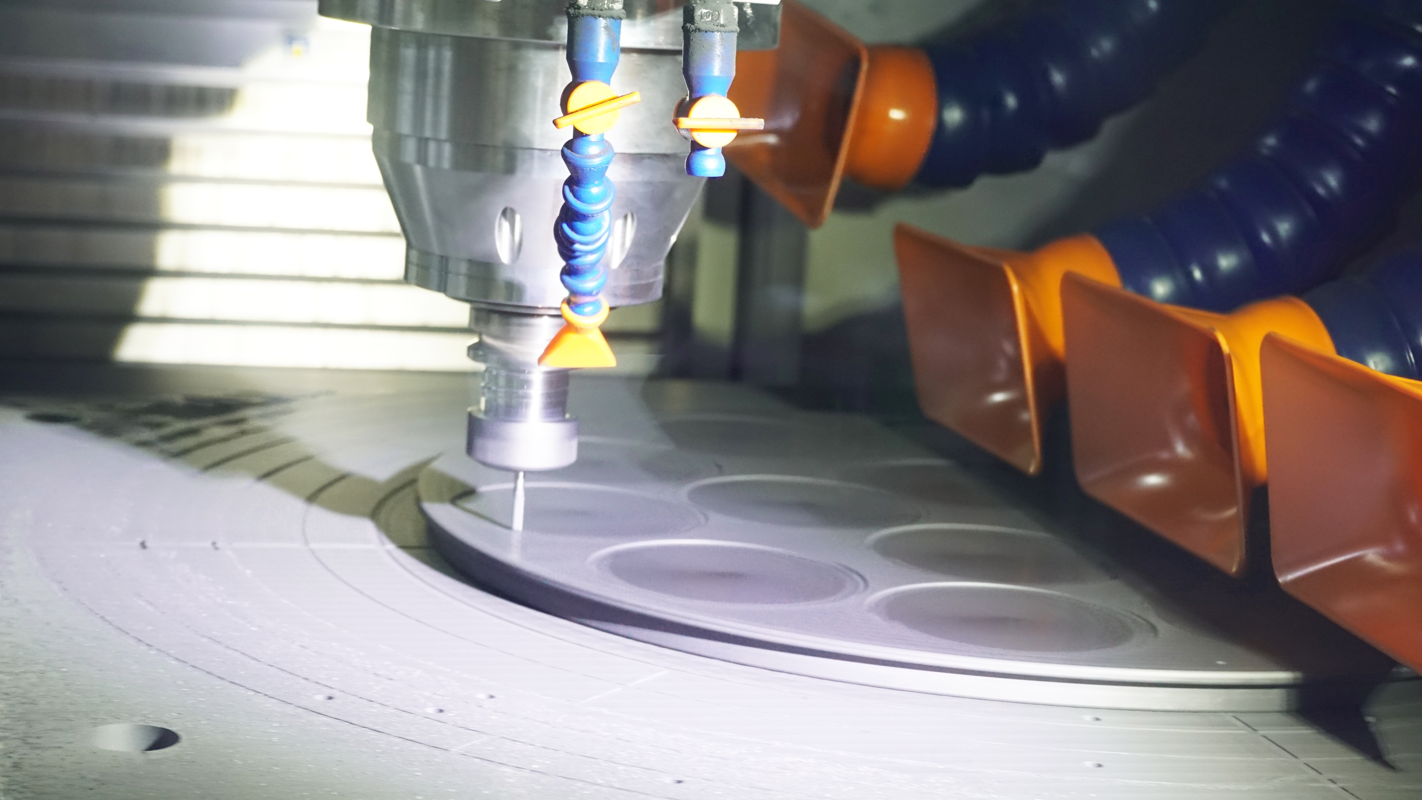 VETEK CNC 精密機械加工ワークショップの内部: 高純度半導体コンポーネントの基盤の構築